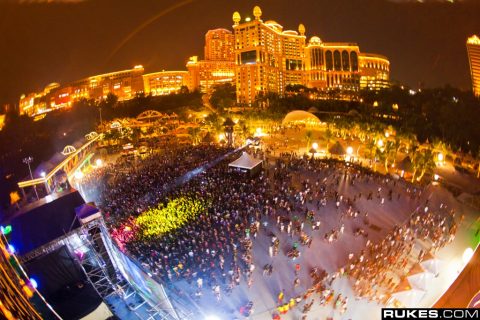 Deadmau5 @ Sunway Lagoon, Surf Beach (Kuala Lumpur, MY) - May 7, 2011