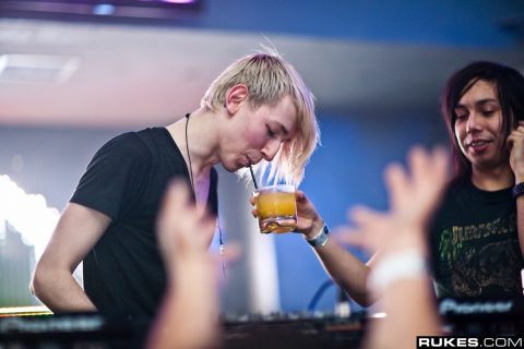 Le Castle Vania, Paparazzi and Kedd Cook - "Battery" @ Sutra - January 23, 2011