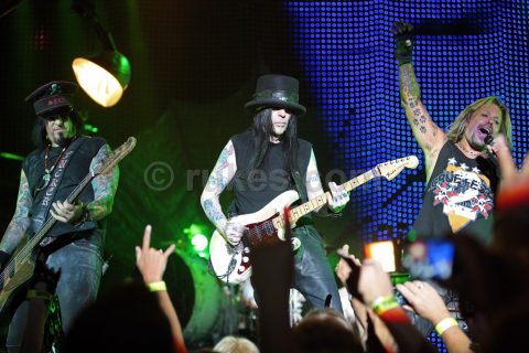 Motley Crue @ Fiddler's Green Amphitheater (Englewood, CO) - August 4, 2009