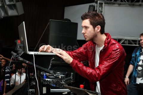 Calvin Harris, Paparazzi and Alex Khadiwala - "GIANT" @ Vanguard - September 12, 2009