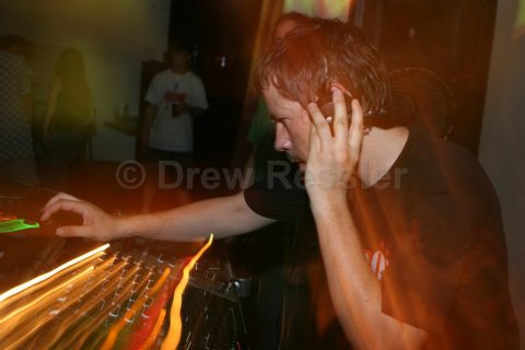 Kazell @ Soul Folks Art Warehouse - July 23, 2005